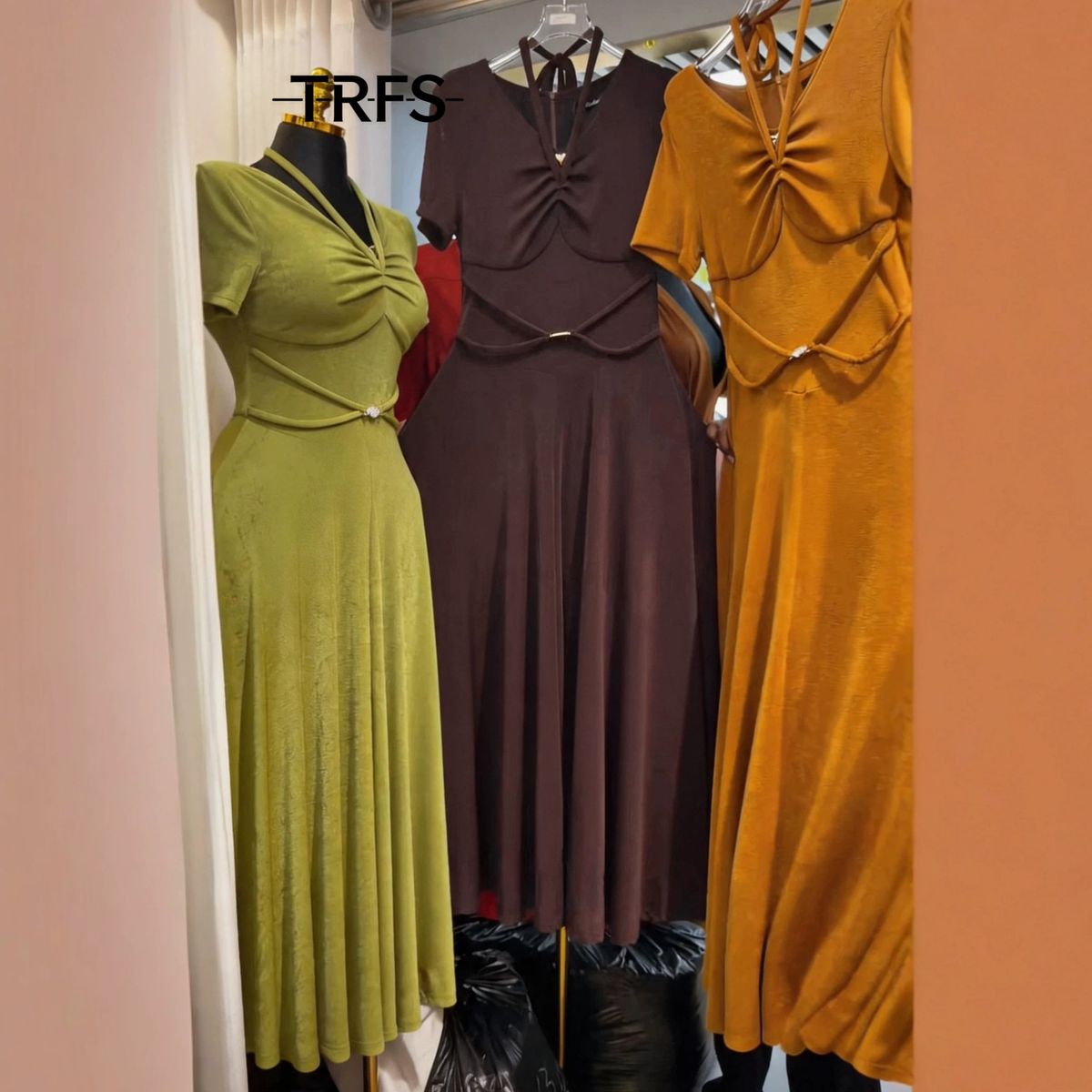 Summer New Women's plus Size Dress Short Sleeve V Neck Elastic Waist Cinching Slim Fit Solid Color Versatile Dress_ecoleips.com