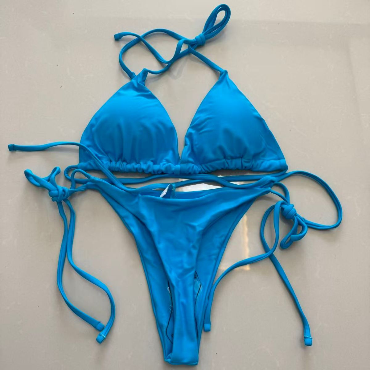 Sexy Split-Back Bikini Swimsuit For Women With Adjustable Straps And Multiple Color Options_ecoleips.com