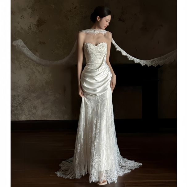 Elegant White Off-The-Shoulder Bridal Gown With Small Train Simple Lace Wedding Dress For Bride Comfortable Off-The-Shoulder Design_ecoleips.com