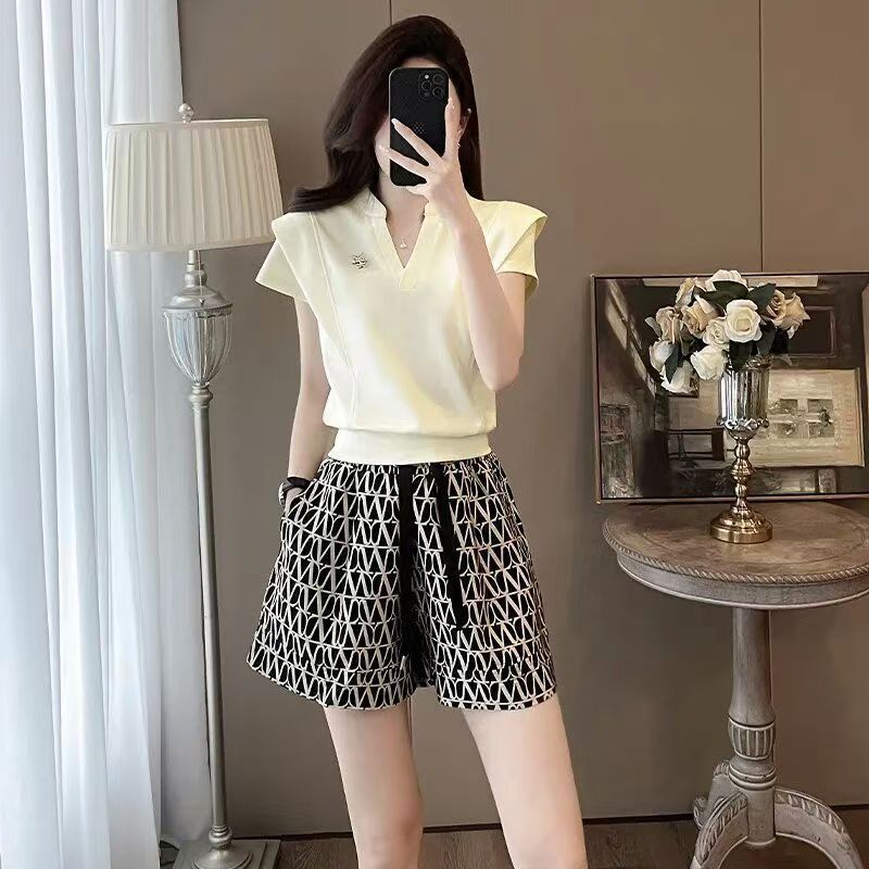 Fashion Women's Two Piece Set Summer Versatile Slimming Youthful Short Sleeved Top And Shorts Outfit For Women_ecoleips.com