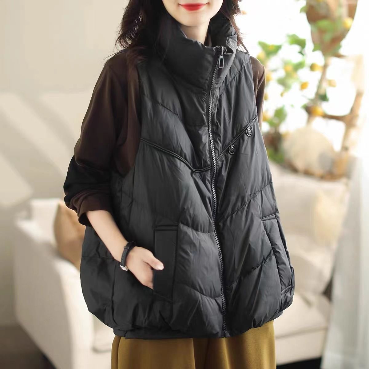 Women's Lightweight Down Vest With High Warmth, Fashionable Stand Collar Design, Polyester Shell, Packable For Travel_ecoleips.com