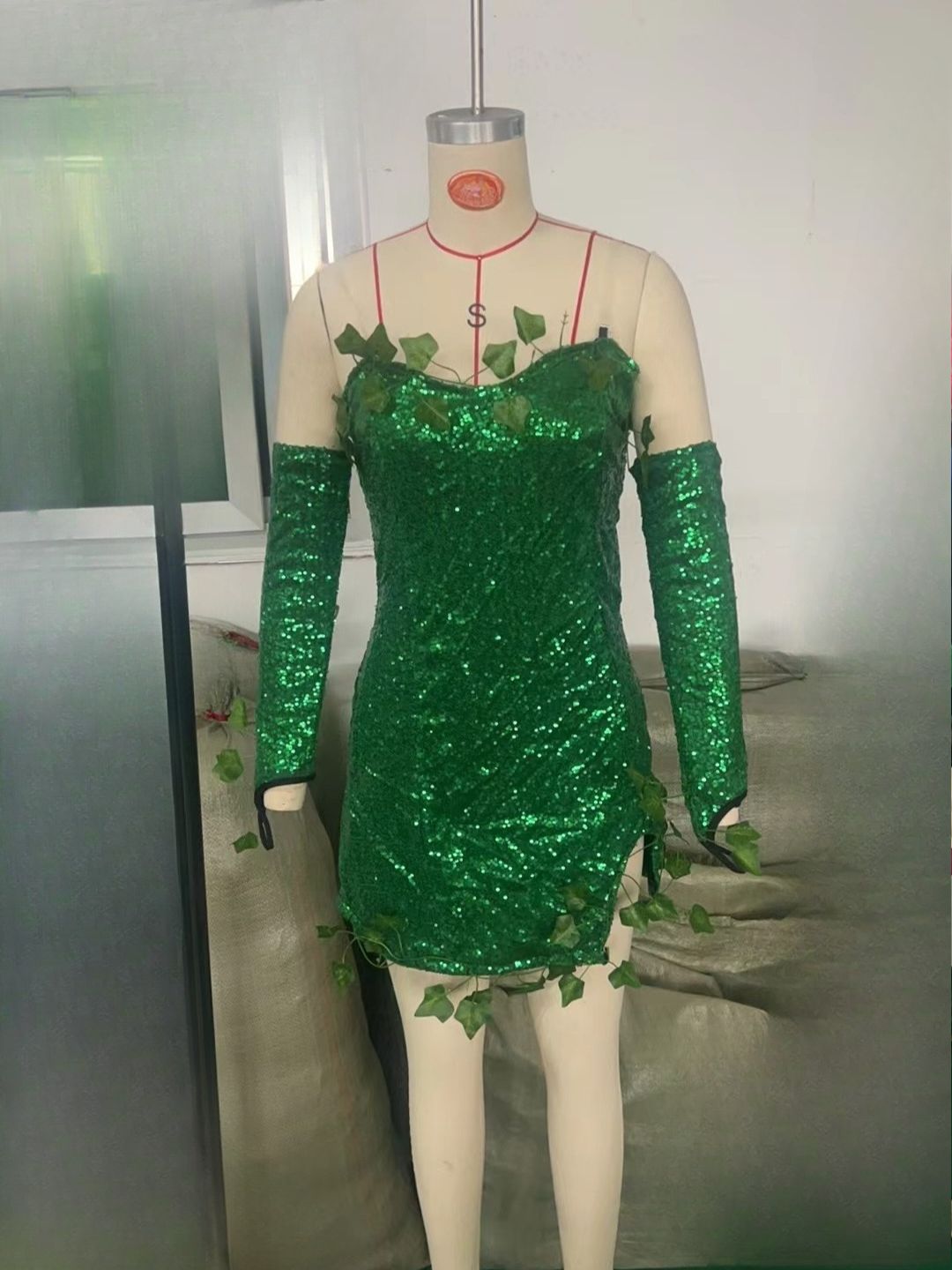K European And American Clothing, Adult Leaves, Sequins, Halloween Costumes, Sexy Dance Costumes, Dresses_ecoleips.com