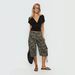 Retro Women's Camouflage Cargo Shorts Pleated Loose Fit Slimming Wide Leg Cropped Jeans_ecoleips.com