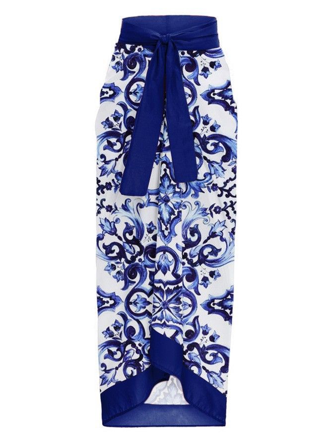 Elegant Black & White Contrast V-Neck Halter One-Piece Swimsuit With Floral Accents For Women Premium Nylon_ecoleips.com