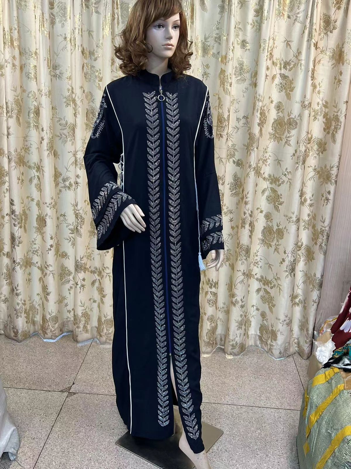 Luxury Diamond-Embroidered Maxi Dress – Modest Long Sleeve Abaya (XL/XXL/XXXL, Premium Cotton Blend)_ecoleips.com