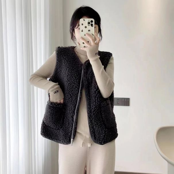 Women's Vintage Faux Shearling Vest Winter Cozy Fleece Jacket Zip-Up Sleeveless Outerwear With Pockets_ecoleips.com