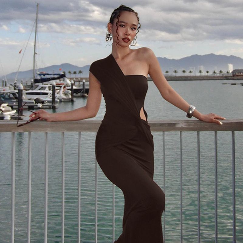 Women's Clothing 2025 Winter New Fashion Sexy Side Cutout Cross-Strap One-Shoulder Dress Wholesale_ecoleips.com
