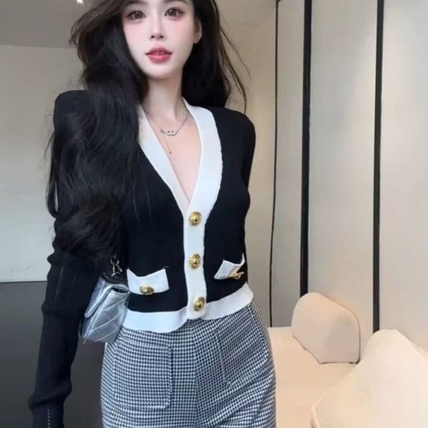 French-style Elegant V-neck Knit Jacket With Metallic Buttons Contrasting Colors, Versatile And Slimming, Short-length_ecoleips.com