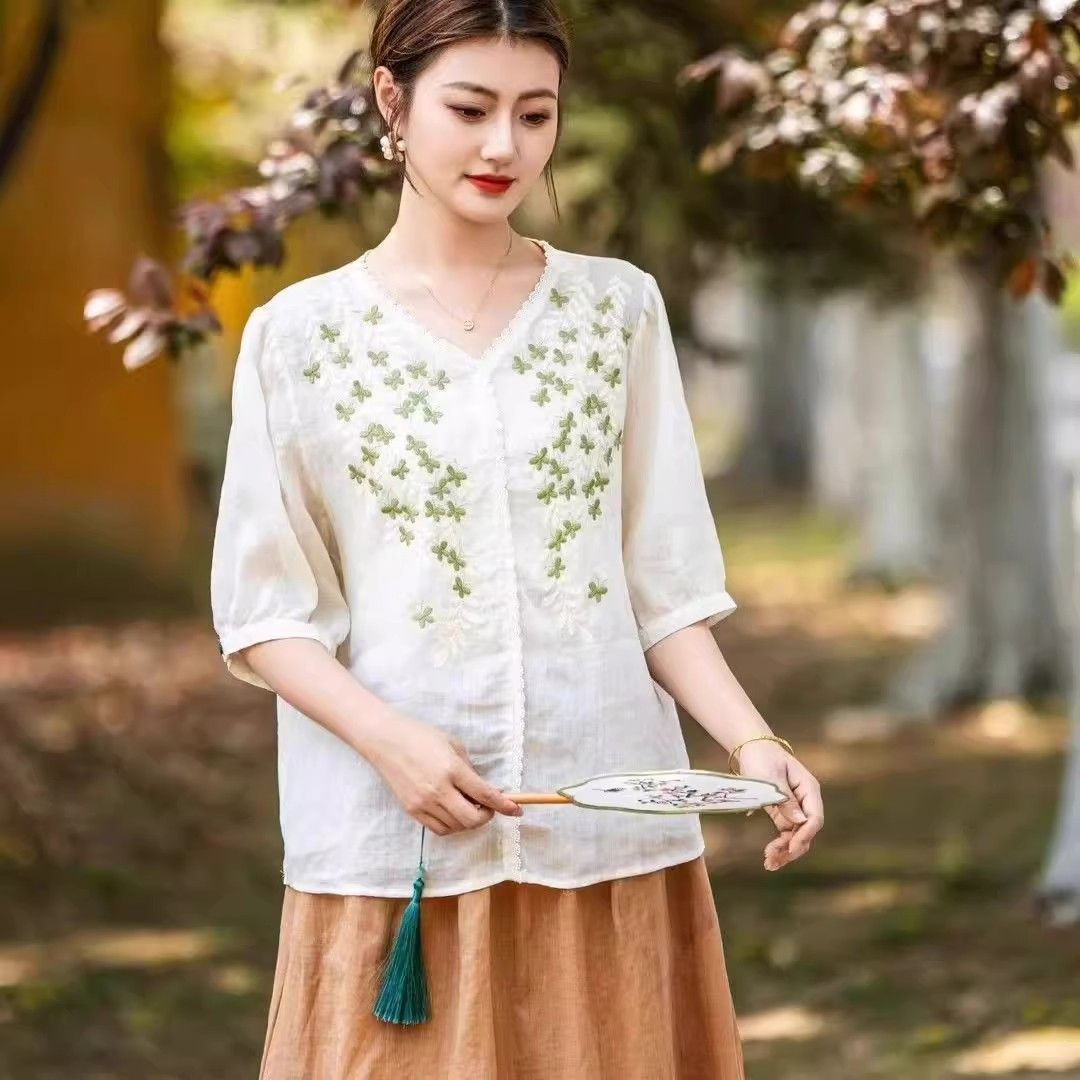 A Retro-Style Cotton-Linen Short-Sleeved Top With A V-Neck Design, Perfect For Summer And Versatile In Any Outfit. It Fe_ecoleips.com
