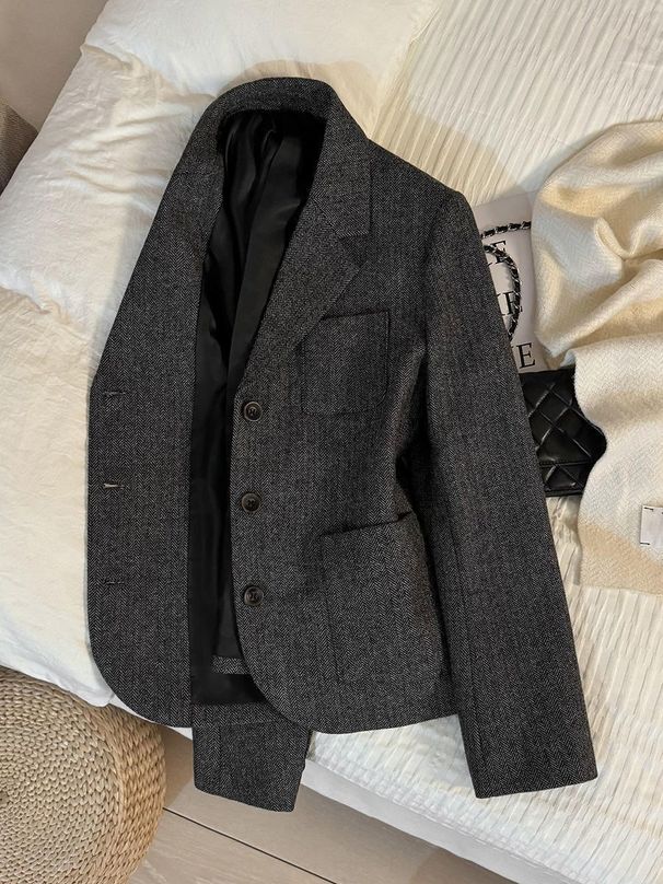 "Gray Wool Herringbone Blazer For Women – Winter Cropped Office Jacket, Slim Fit Professional Blazer With Notched Lapel"_ecoleips.com
