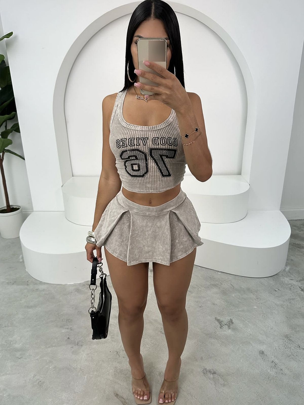 Women's Clothing Letter Shaped Tight Fitting Hot Girl Short Vest Top Pleated Skirt Suit_ecoleips.com