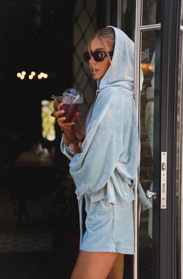 Voya Women’s Plush Hooded Tracksuit Set – Dusty Blue Tie-Dye Lounge Shorts + Oversized Zip-Up Sweatshirt, Cozy Casual Wear, EU Home & Street Style_ecoleips.com