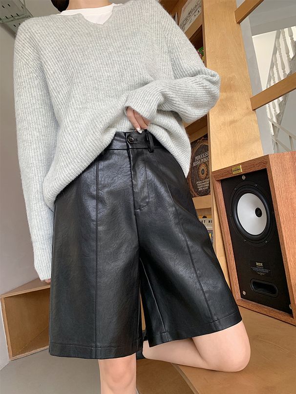 High-Waisted PU Leather Shorts For Women - Wide Leg Straight Cropped Pants With Pockets (Black, Gray, S-3XL) | Stylish & Comfortable Boot Pants_ecoleips.com