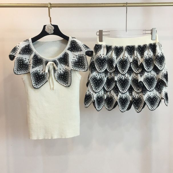 Trendy Brand D's Knitted Set, Similar To The One Worn By Reba, Is Super Stylish Two-Piece Outfit Consisting Of Vest And_ecoleips.com