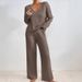 New Autumn/Winter Trend: Knit-Trimmed Long-Sleeve V-Neck Sweater With Loose-Fitting Casual Design_ecoleips.com