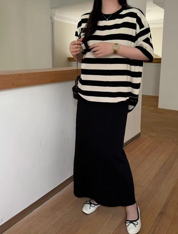 K New Women's Fashion Set Short Sleeve T-shirt+High Waist Half Skirt Two Piece Set. No Necklaces Or Other Accessories_ecoleips.com