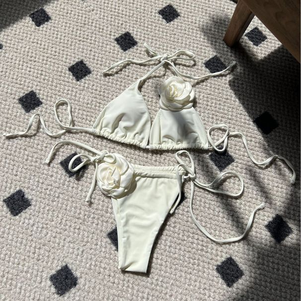2025 New European And American Solid Color Rose Flower Drawstring Strap Two-Piece Bikini Swimsuit For Women_ecoleips.com
