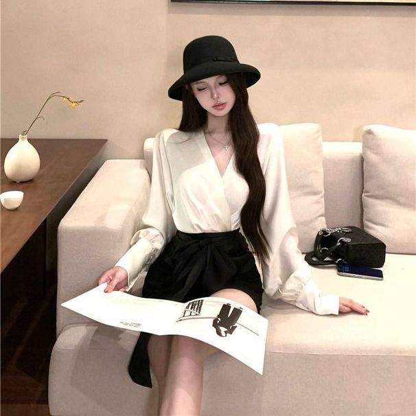 Elegant Women's Outfit With Cross V-neck Long-sleeve Shirt Black Shorts, A Slimming And Waist-cinching Two-piece Set For_ecoleips.com
