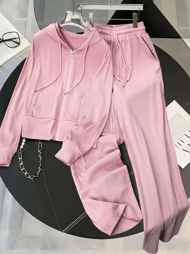 Retro, Laid-back, Slim-fitting, Winter-ready Hoodie With Drawstrings, Paired With Pants – A Versatile, Casual Outfit._ecoleips.com