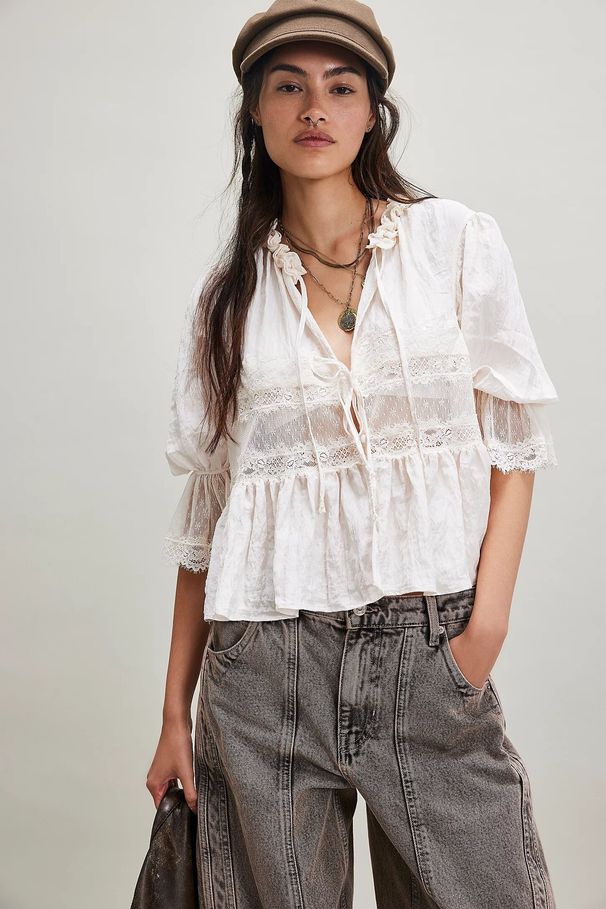 European And American Size Lace Shirt With V-neck, Slimming Effect, Pleated Lantern Sleeves, Sun Protection,_ecoleips.com
