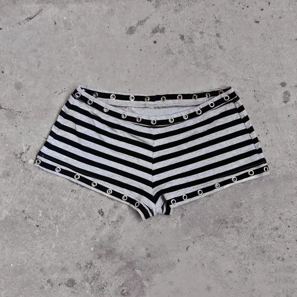 Y2K Studded Mini Shorts for Girls Sexy Black And Gray Casual High Street Fashion Summer Low Waist Color Blocking INS Style_ecoleips.com