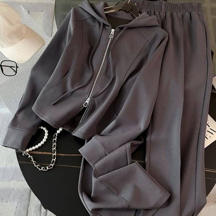women's clothing outfit with a complete set of fashionable green straight shoulder t shirt high waist ripped jeans two piece suit_ecoleips.com