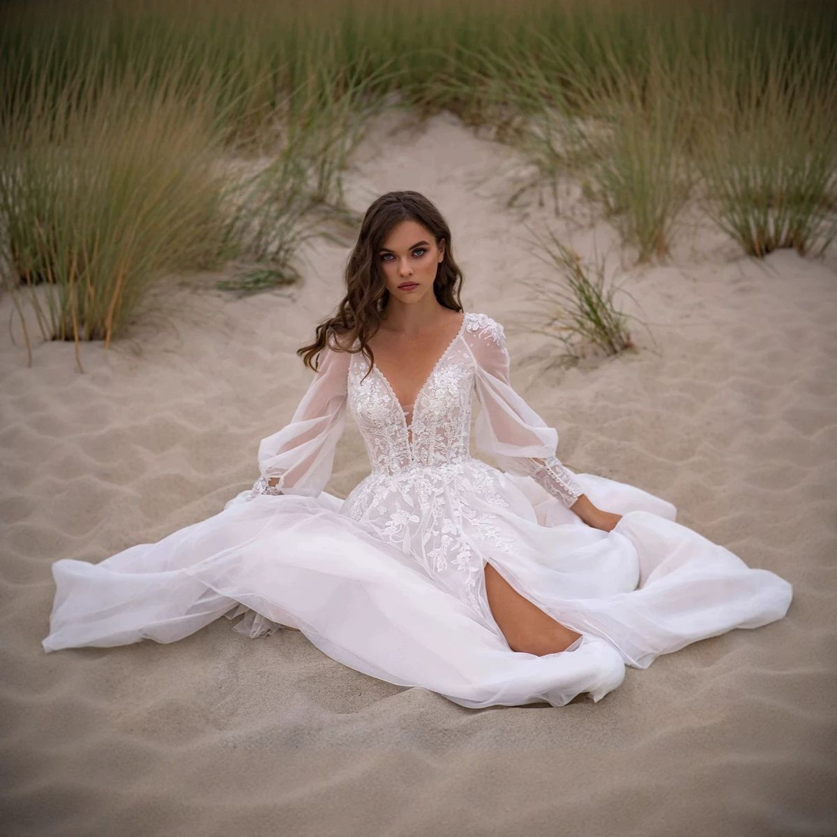 Women's Clothing Lightweight Wedding Dress Simple V Neck Lace Long Sleeve Style Bridal Gown Elegant Evening Niche Wedding Dress_ecoleips.com
