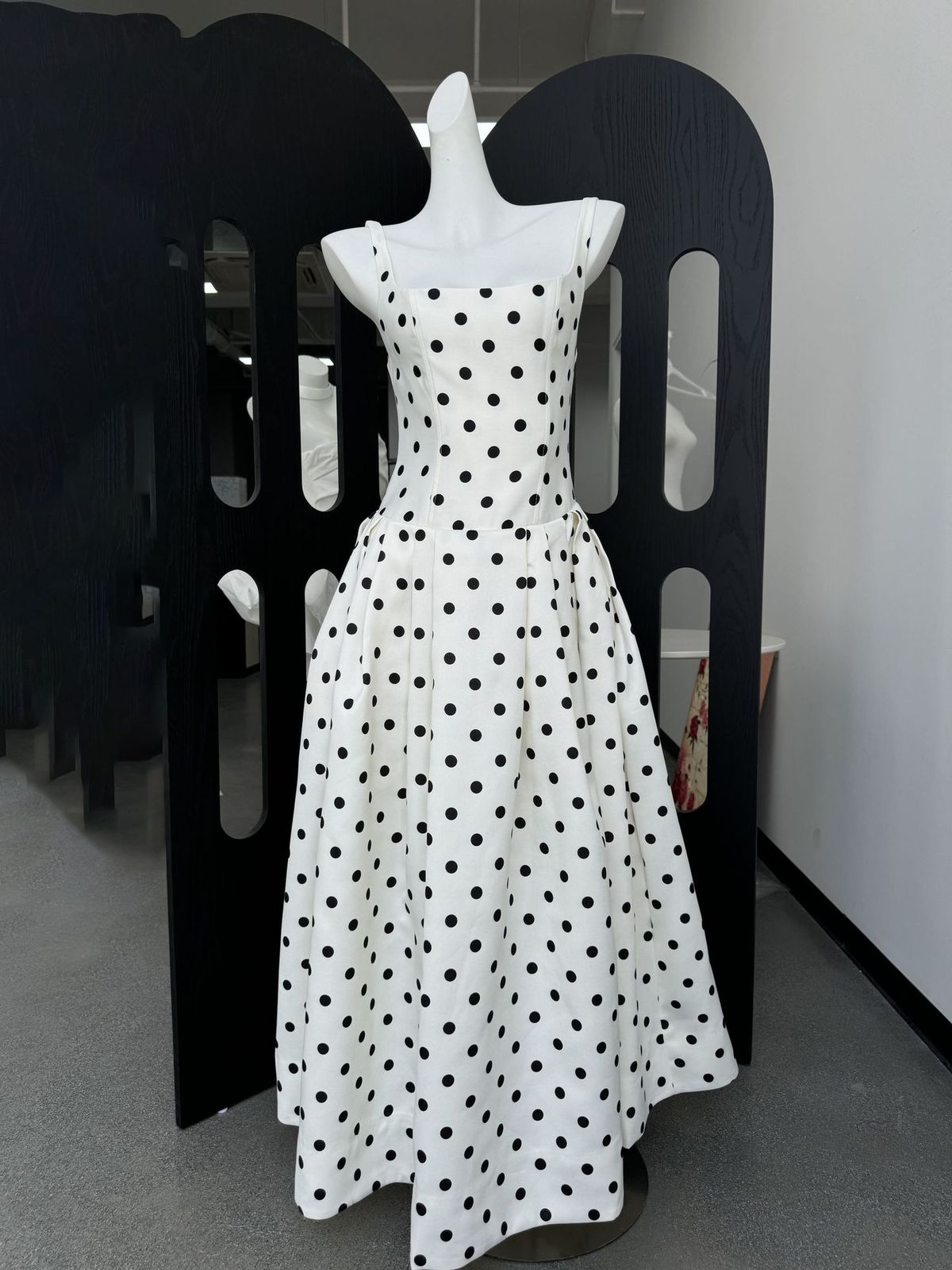 Elegant Retro Hepburn Style Sundress White Polka Dot Maxi Dress Waist Cinching Slimming New Style For Vacation_ecoleips.com