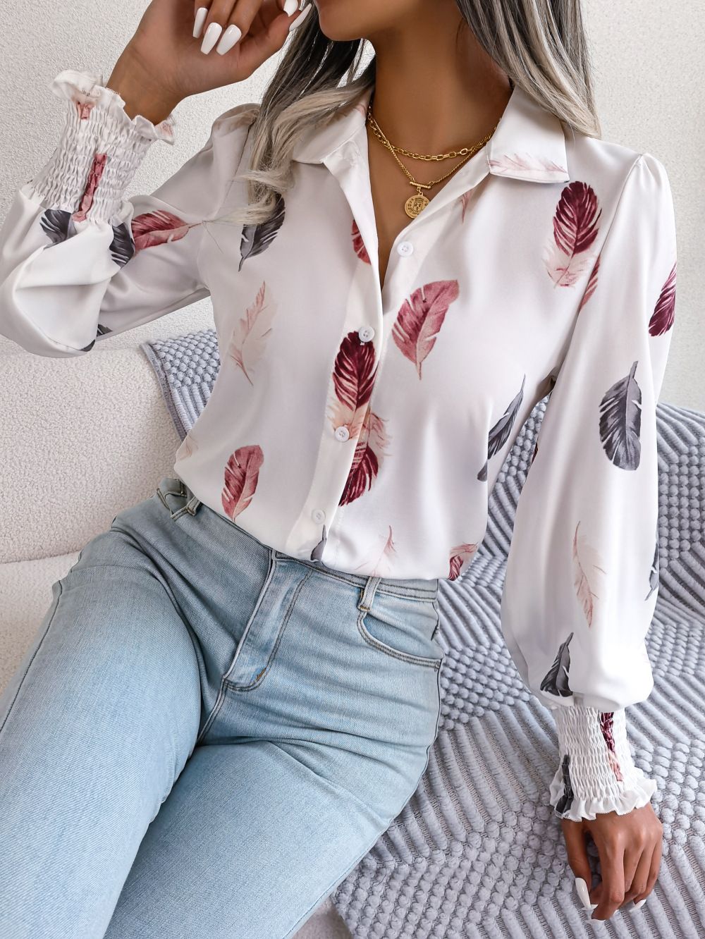 Instagram-style Real Shot Of 2026 Spring/summer European And American Style Feather Lantern Sleeve Collared Shirt._ecoleips.com