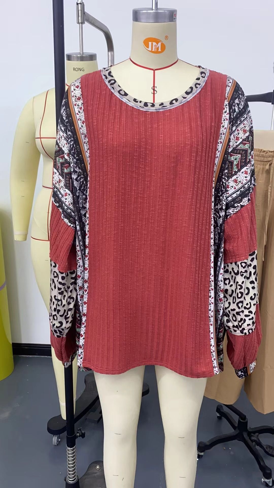 K Women's Casual Shirt With Contrasting Stripes, Round Neck, Sleeves, Loose Fit Hoodie Top_ecoleips.com