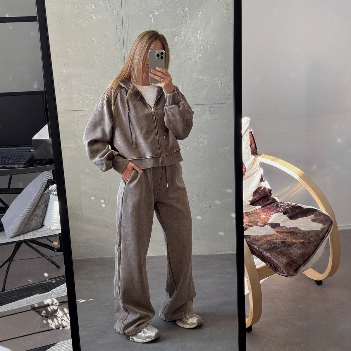 Distressed Zip-Up Hoodie & Relaxed Sweatpants Set (90s Grunge Revival, Oversized Unisex Silhouette, Acid-Washed Cotton Fleece, Streetwear Uniform)_ecoleips.com