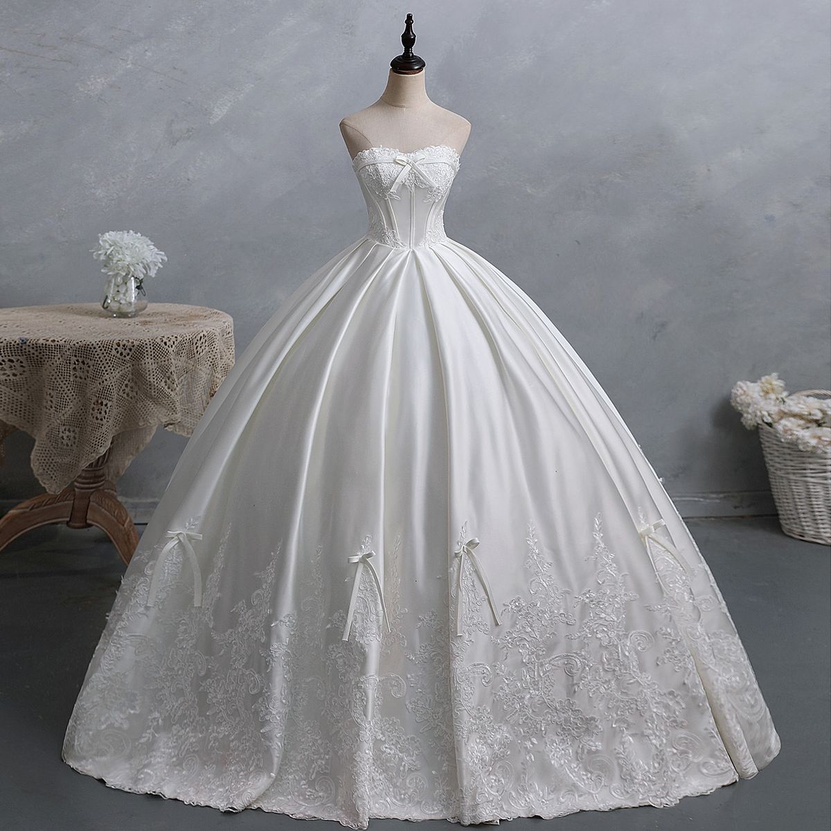French Style Satin Strapless Wedding Dress Floor Length Slimming Heavy Duty Lace Train Main Gown New 2026_ecoleips.com
