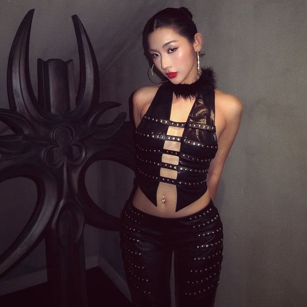 2025 European And American Autumn New Cross-Border Halter Neck Sleeveless Irregular Backless Hollow Sexy Slim-Fit Top_ecoleips.com