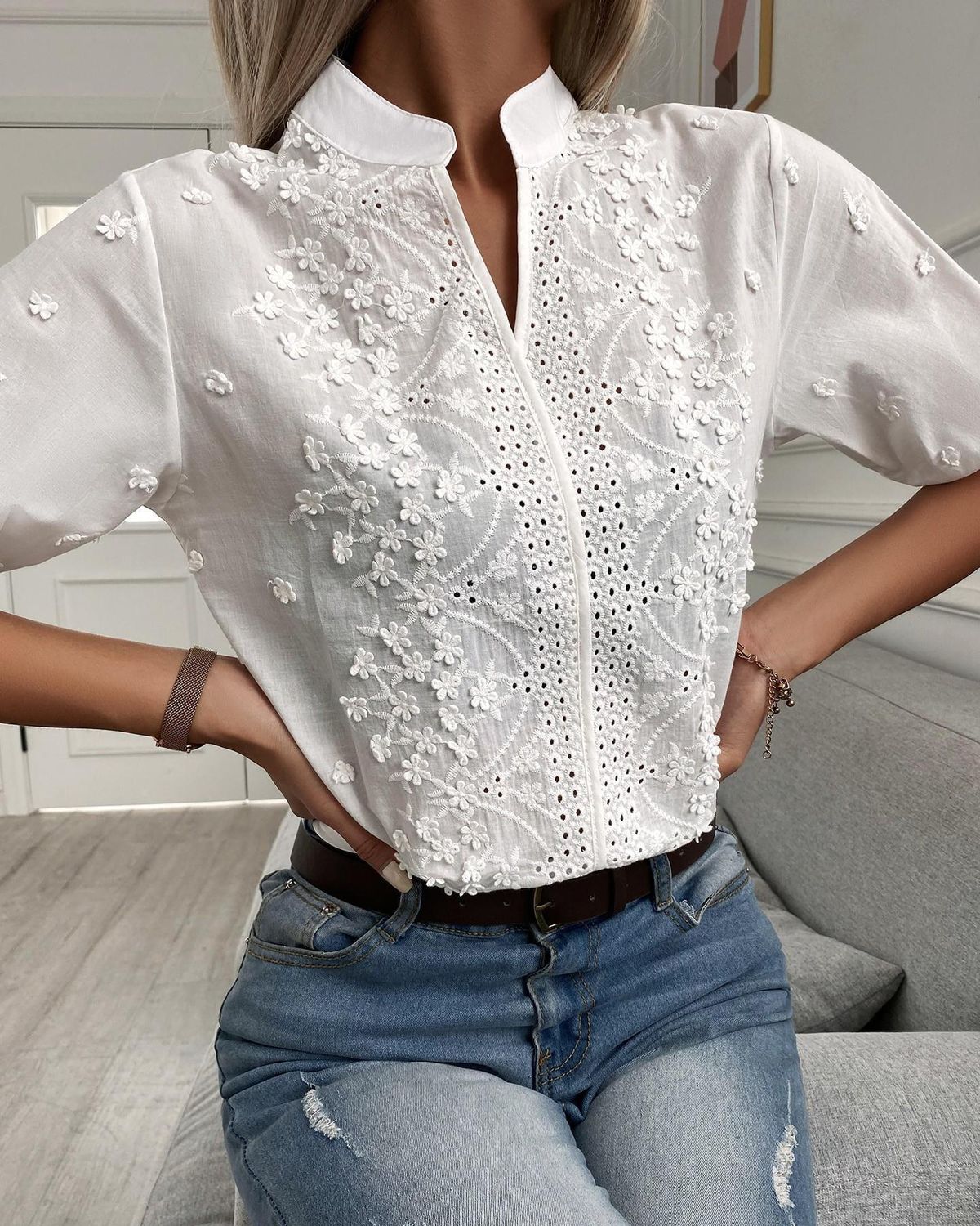 Verve 2025 Summer Women's New V-neck Stand Collar Embroidered Lace Blouse Shirt_ecoleips.com