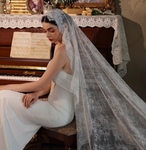 Women's Clothing Vintage Ethereal Lace Wedding Dress With Long Train For Church Outdoor Bridal Veil Included_ecoleips.com