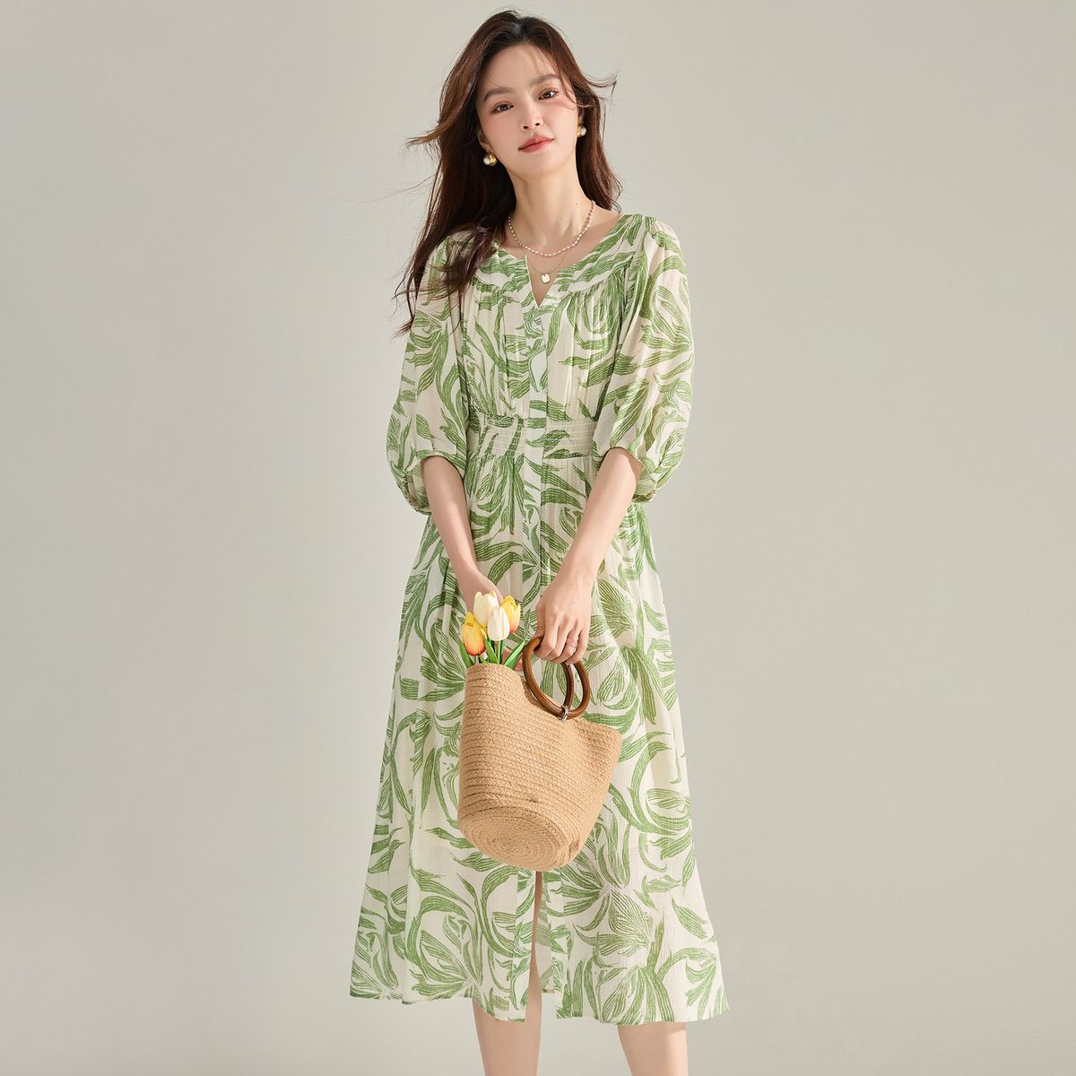 25 Summer French V-neck Fresh Green Printed Lantern Sleeve Waist-cinching Split Vacation Style Long Dress 15695_ecoleips.com