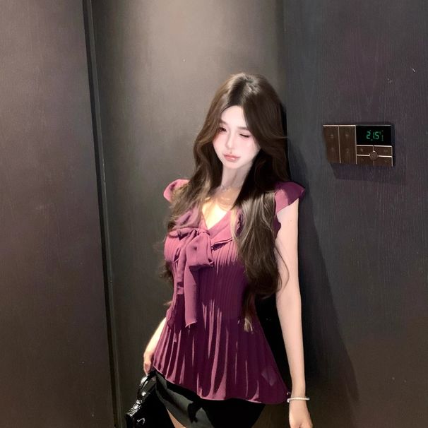 Purely Sensual Style Women's Outfit: Ruffled Purple V-neck Sleeveless Chiffon Blouse And Stylish Black Shorts Two-piece_ecoleips.com