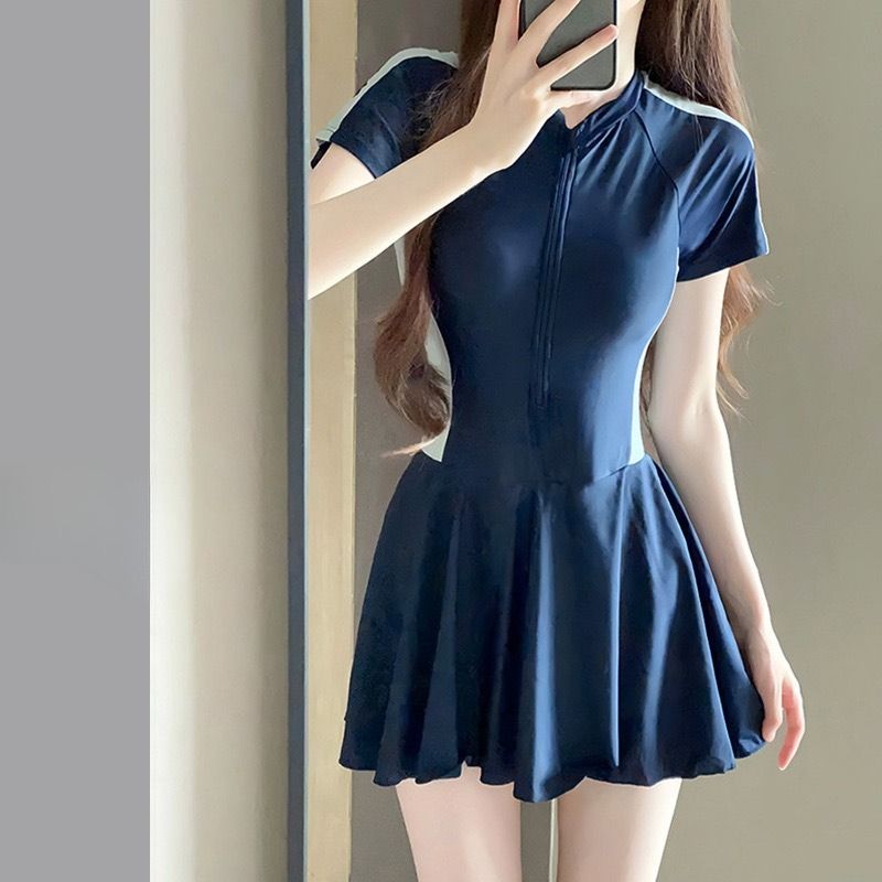 Modest Light Gray Short Sleeve One Piece Swimsuit With Zipper Front Flared Skirt Bottom Athletic Swimwear For Beach Pool_ecoleips.com