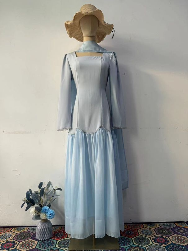 Emerald Crystal-Embellished Evening Gown – Winter Formal Dress With Waist-Defining Silhouette_ecoleips.com