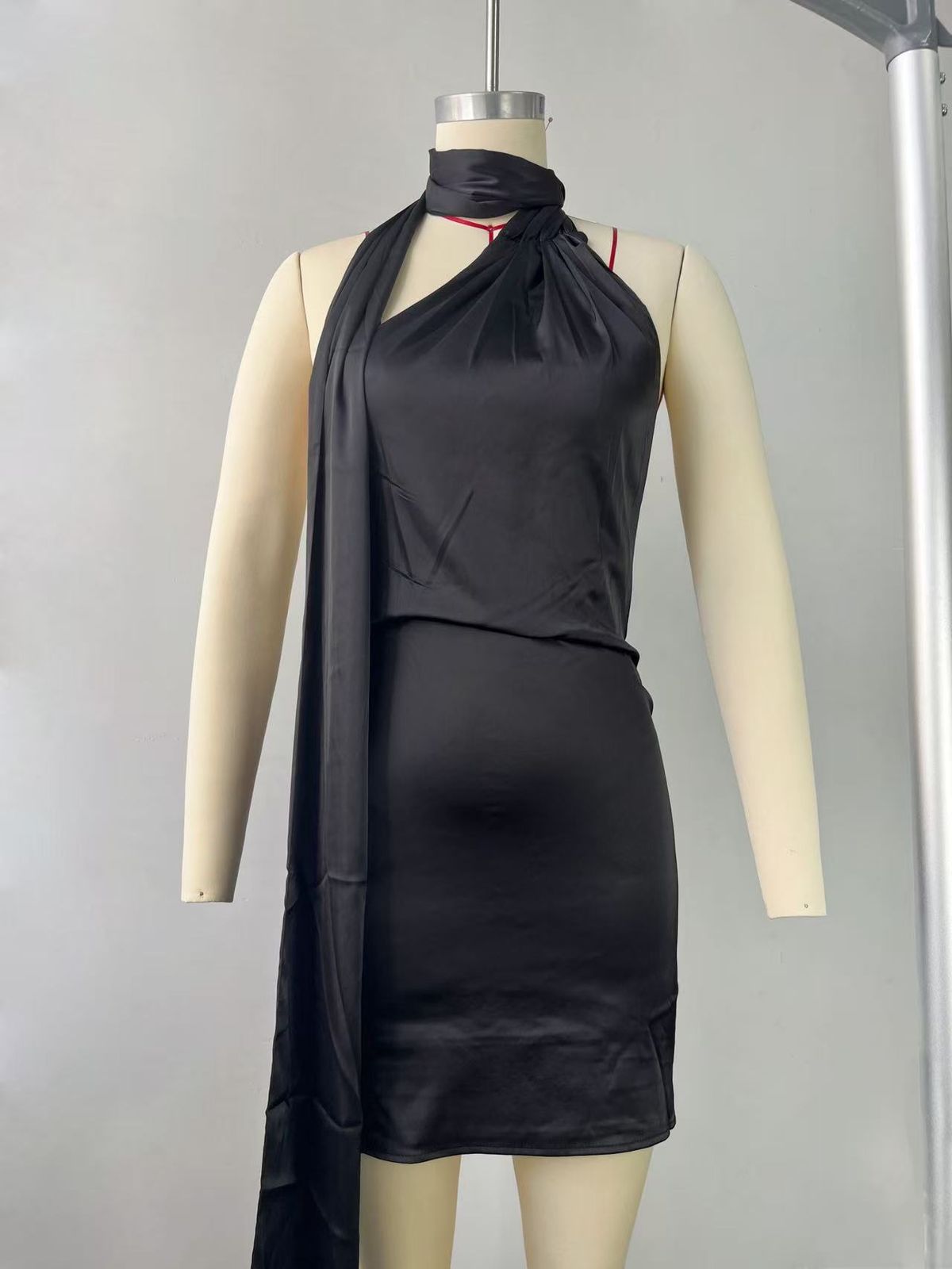 K New Dress With A Feminine Feel, Featuring A Backless Short Skirt And An Adjustable Neck Hanging Dress_ecoleips.com