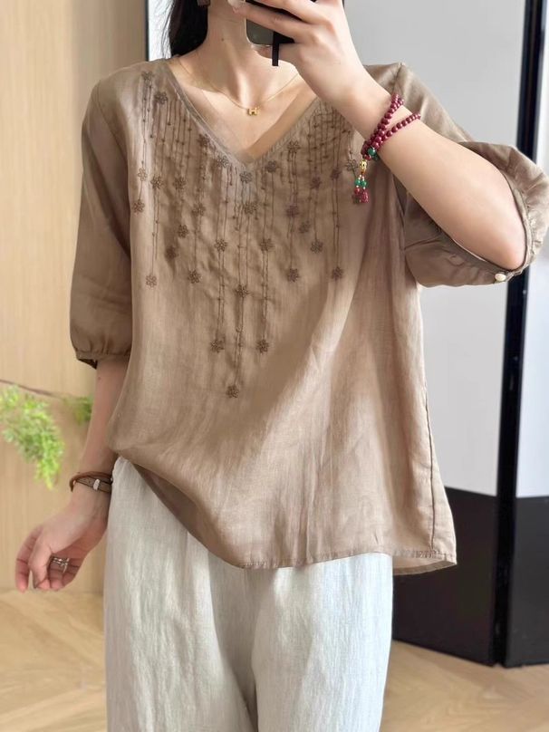 A Retro-Style Casual Cotton-Linen Top With Short Sleeves And A V-Neck Design, Featuring Heavy Embroidery Details; Suitab_ecoleips.com