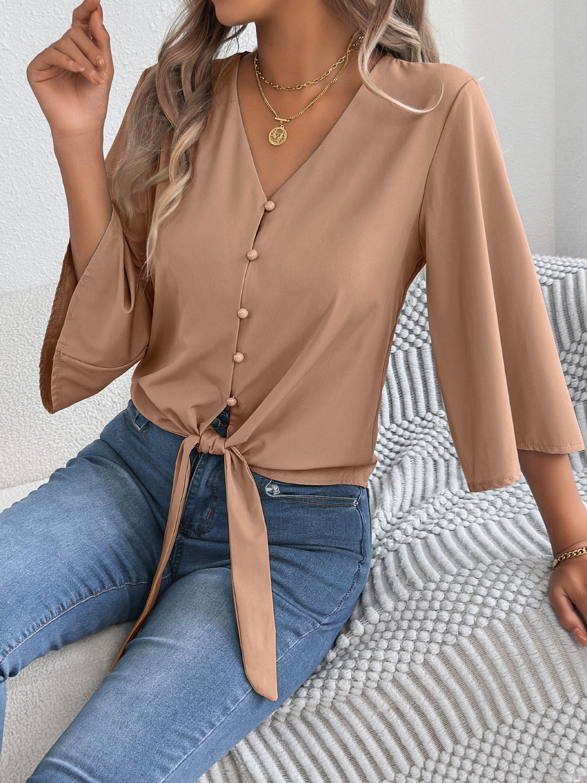 Women's V-Neck Button Front Knotted Hem Chiffon Blouse 3/4 Sleeve Casual Tops_ecoleips.com