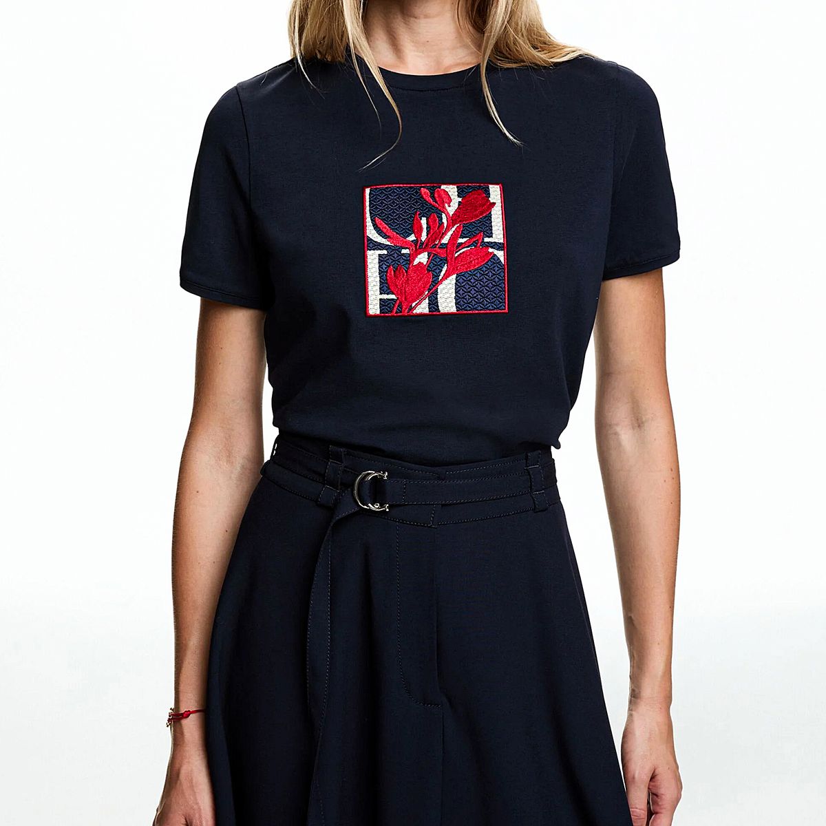 CHCH Women's T-shirt Summer New High Quality Round Neck Embroidered Texture Top_ecoleips.com