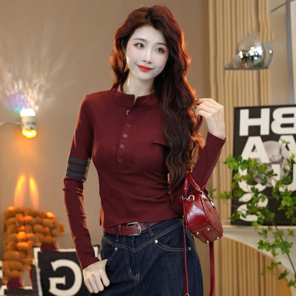 A Fashionable, Semi-High-Necked Top With A Small Stand-Up Collar, Made Of Soft Wool Fabric With A Contrasting Color Sche_ecoleips.com