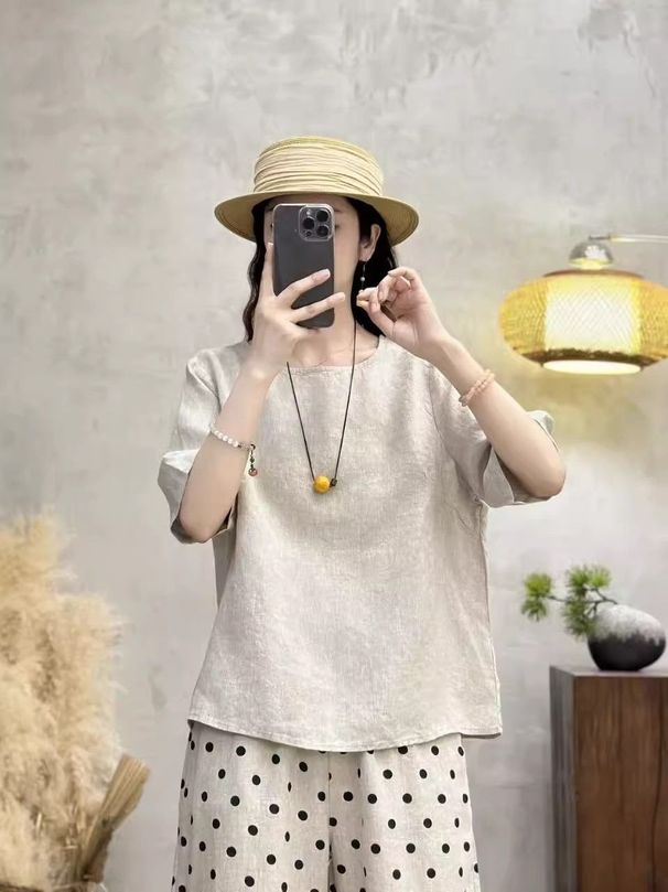 A Casual Cotton-Linen Shirt With A Simple, Minimalist Design; Available In Short-Sleeve Or Long-Sleeve Versions. Perfect_ecoleips.com