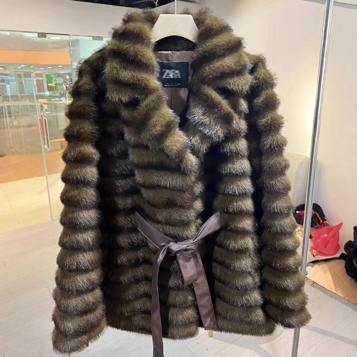 Women's Fashionable Faux Fur Coat With Notched Lapel, Winter Warm Elegant Outerwear For Office & Daily Wear (Brown, Grey, Beige)_ecoleips.com