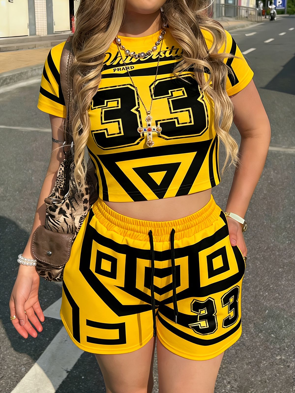 Women's Street Style Tracksuit Short Sleeved T-Shirt And Shorts Graffiti Print Fashion Set_ecoleips.com