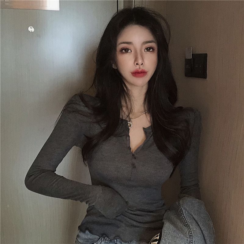 Slim Fitting Long Sleeved Top for Women Trendy 2021 Style Perfect for Layering And Creating a Flattering Look_ecoleips.com