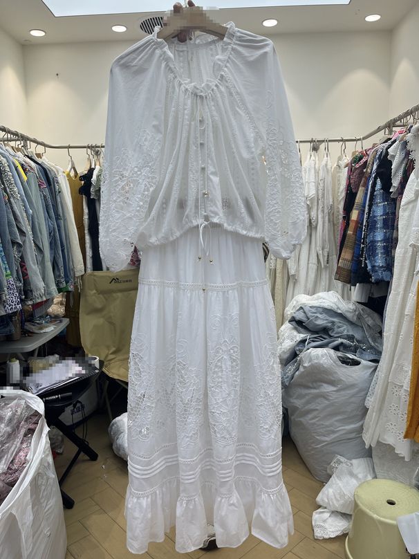 25 Summer European Women's Drawstring Neck Hollow Embroidery Top Loose Slimming Elegant Vacation Style Skirt Set_ecoleips.com