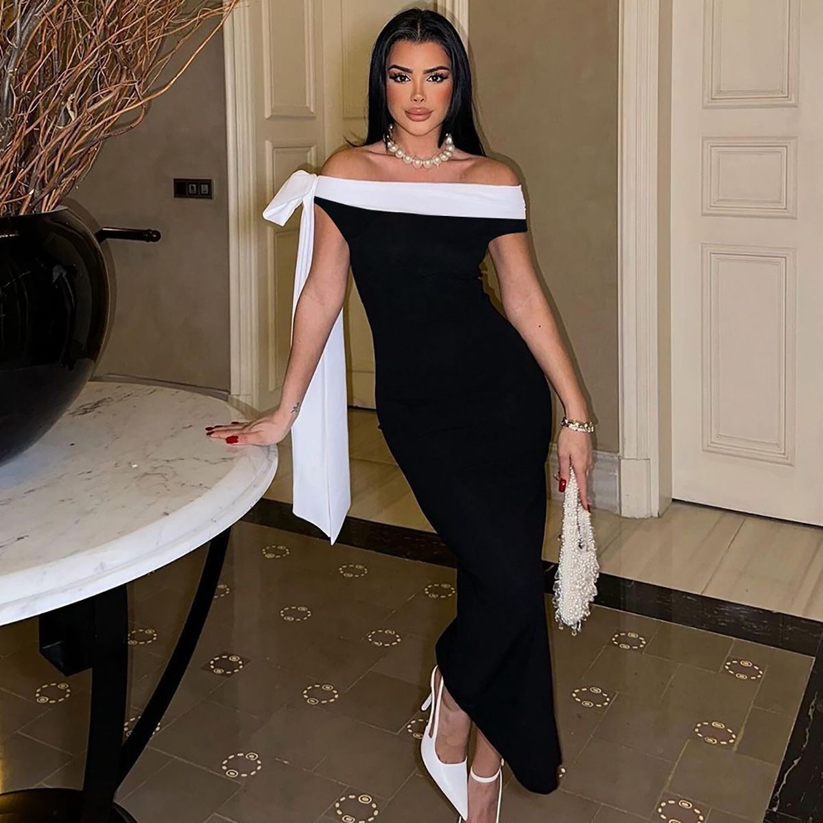 Women's Off-Shoulder Stretchy High-Waisted Tube Dress Bodycon with Flowy Sash Sleeveless Mini Dress for Party And Vacation_ecoleips.com